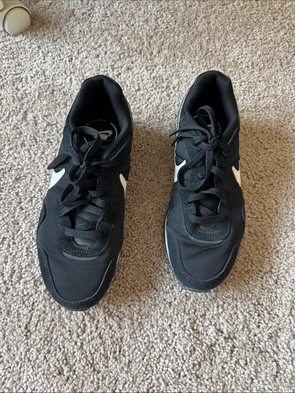 Nike Ventured Runner Men's Athletic Tie Lace Premium Sports Shoes Black size 8